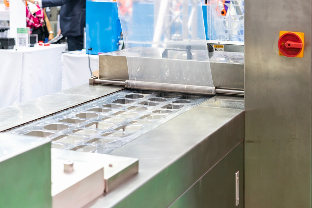 Thermoforming plastic packaging